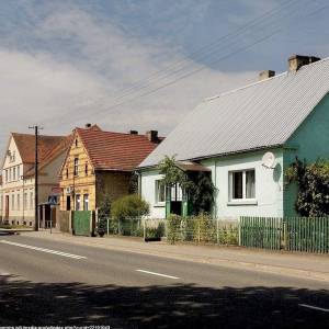 Główna ulica w miejscowości Pieski