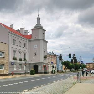 Widok na ratusz i rynek Miasteczka Śląskiego