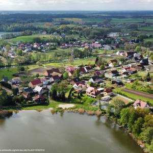 Widok na miejscowość Nowa Wioska &#40;Gmina Lubrza&#41;