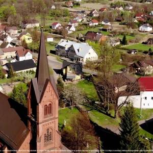 Panorama Jarnołtówka z kościołem.jpg