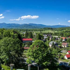 Malowniczo położona u podnóży Karkonoszy miejscowość Mysłakowice.