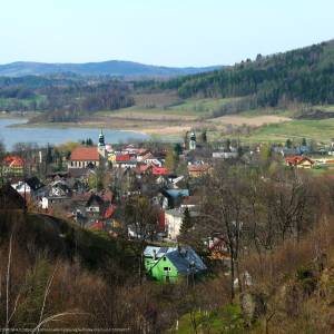 Panorama Sosnówki i Góry Grodna nad zbiornikiem Sosnówka