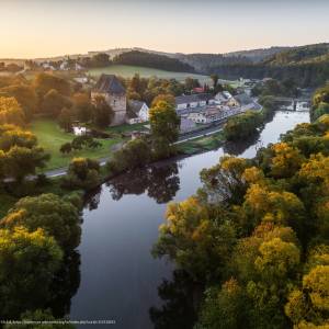 Rzeka Bóbr i wieża książęca w Siedlęcinie