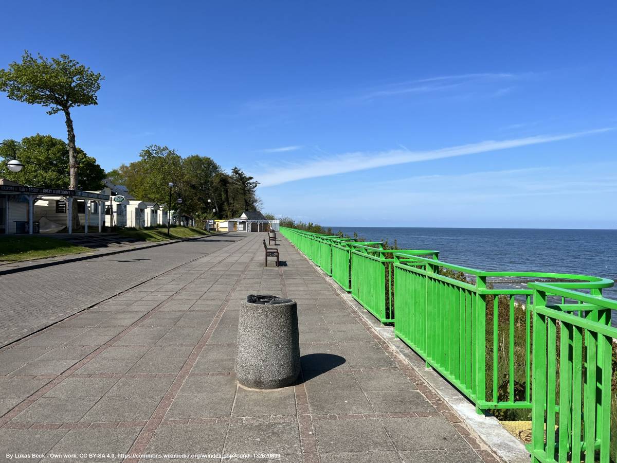 Rewal - atrakcje turystyczne, co warto zwiedzić? - rewal klifowa lub 2023 05 18 img01 promenada nadbrzezna