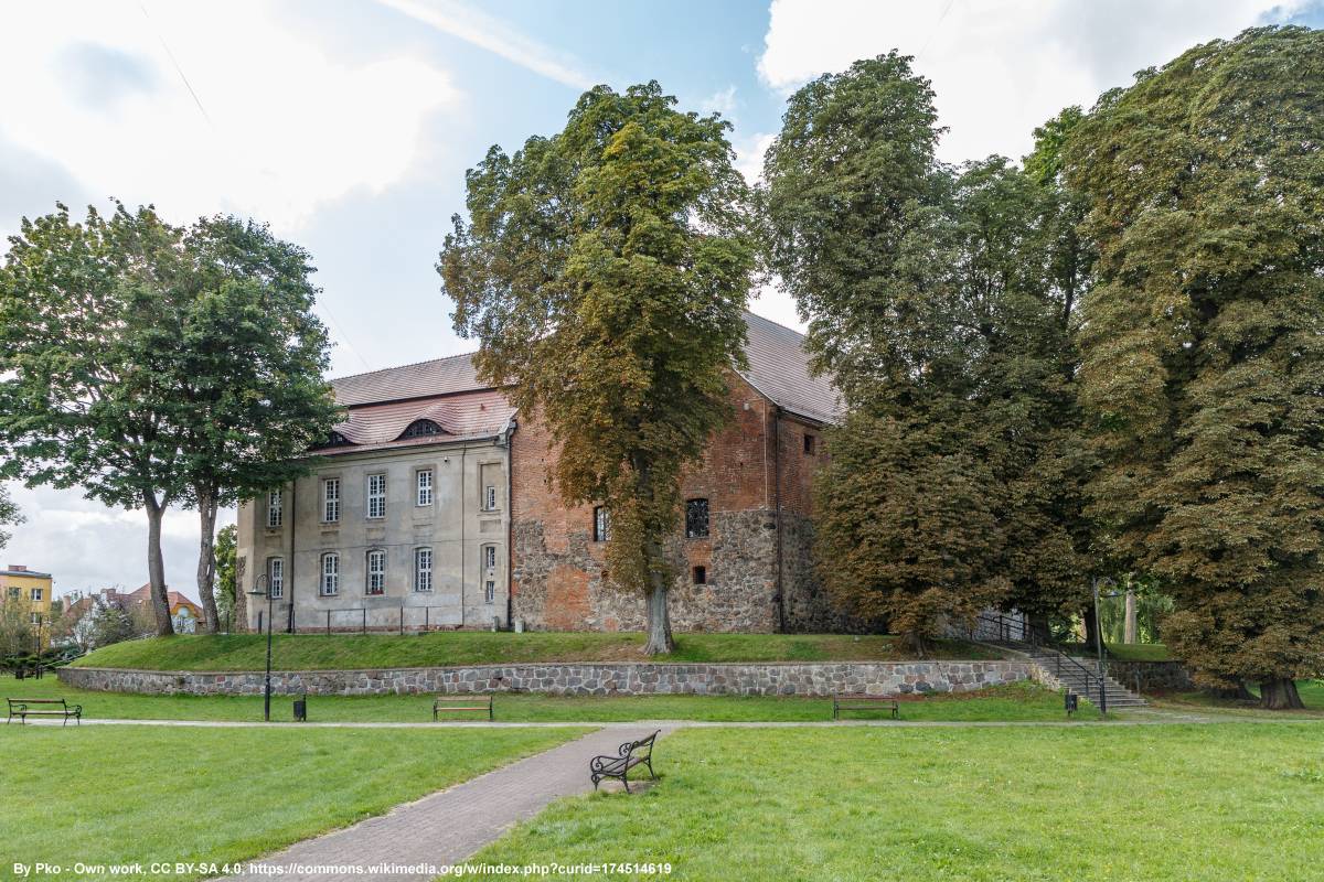 Świdwin - atrakcje turystyczne, co warto zwiedzić? - widok na zamek w swidwinie