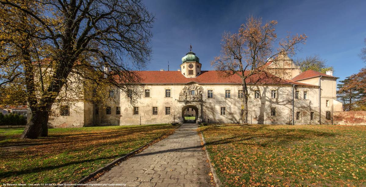 Głogówek - atrakcje turystyczne, co warto zwiedzić? - widok na zamek w glogowku