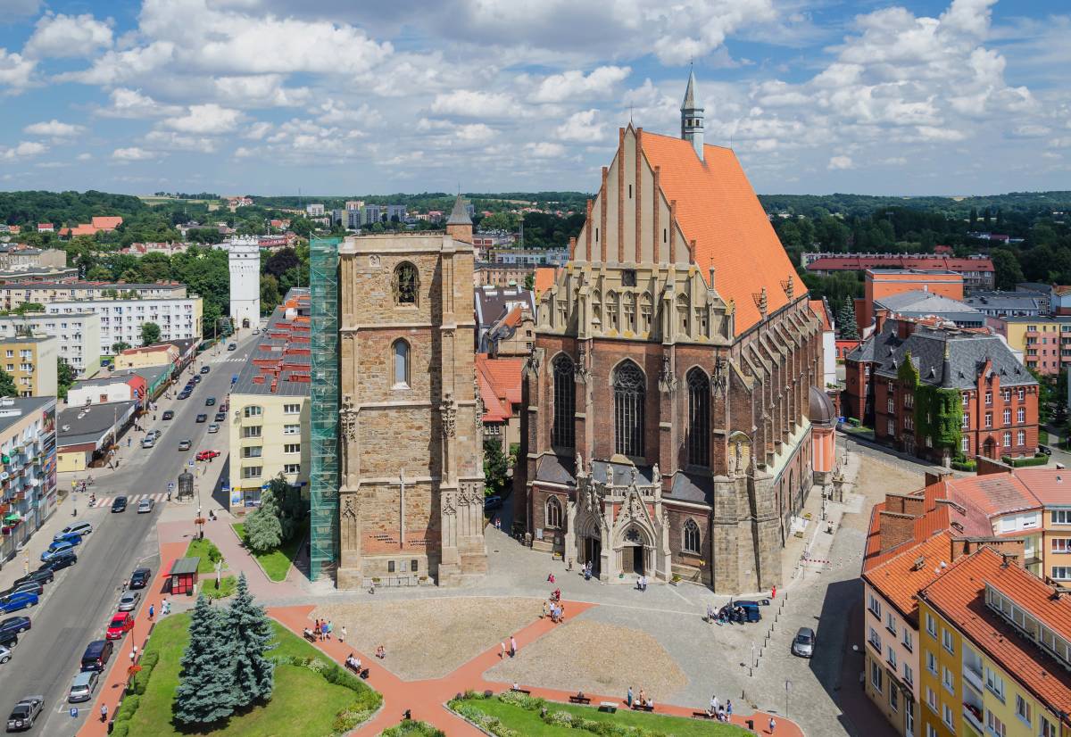 Nysa - atrakcje turystyczne, co warto zwiedzić? - bazylika sw jakuba i sw agnieszki w nysie