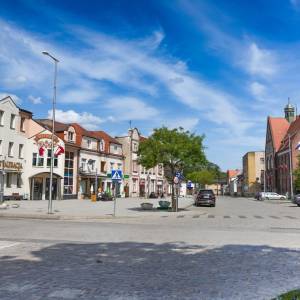 Witnica - atrakcje turystyczne, co warto zwiedzić? - widok na kamienice przy rynku w witnicy