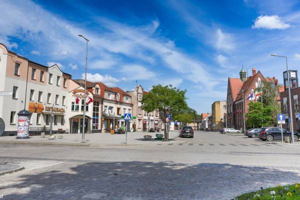 Witnica - atrakcje turystyczne, co warto zwiedzić? - widok na kamienice przy rynku w witnicy