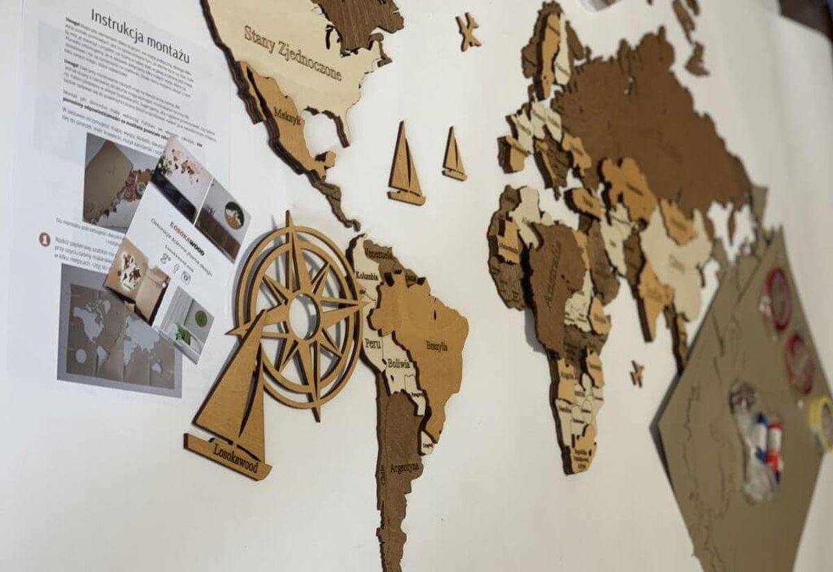Drewniana mapa świata 3D - dlaczego warto ją mieć? - losokawood mapa swiata na sciane