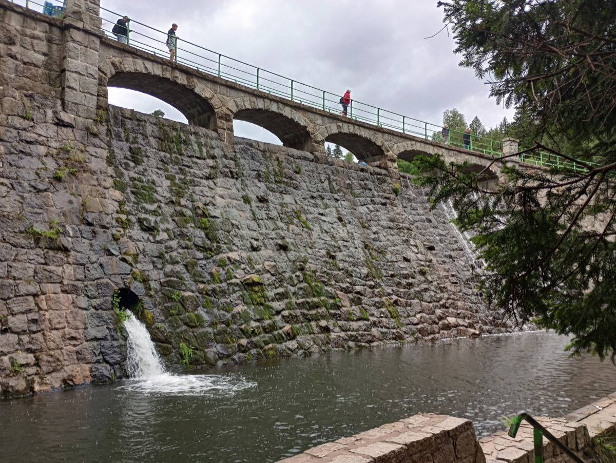Karpatka w Karpaczu – najłatwiejszy punkt widokowy? Mapa, czas wejścia i parking - zapora na lomnicy 23