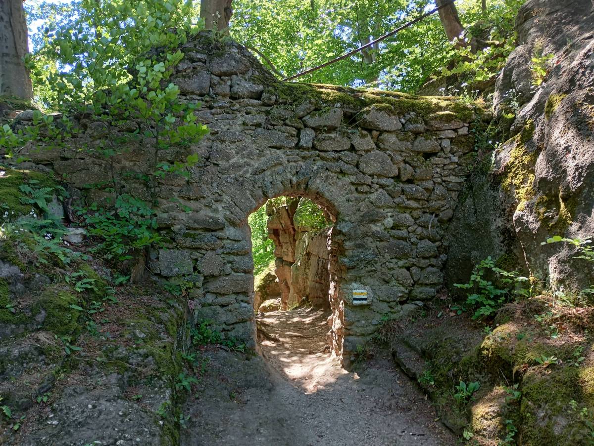 Wycieczka na Zamek Chojnik z Sobieszowa - mapa, czas wejścia i parking - piekielna dolina pod chojnikiem 5
