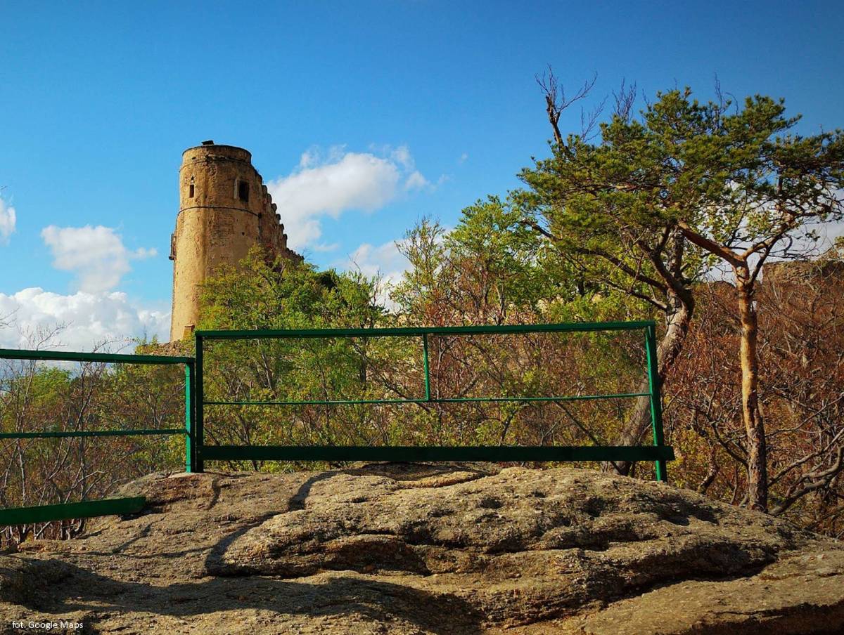 Wycieczka na Zamek Chojnik z Sobieszowa - mapa, czas wejścia i parking - punkt widokowy pod zamkiem chojnik g 2
