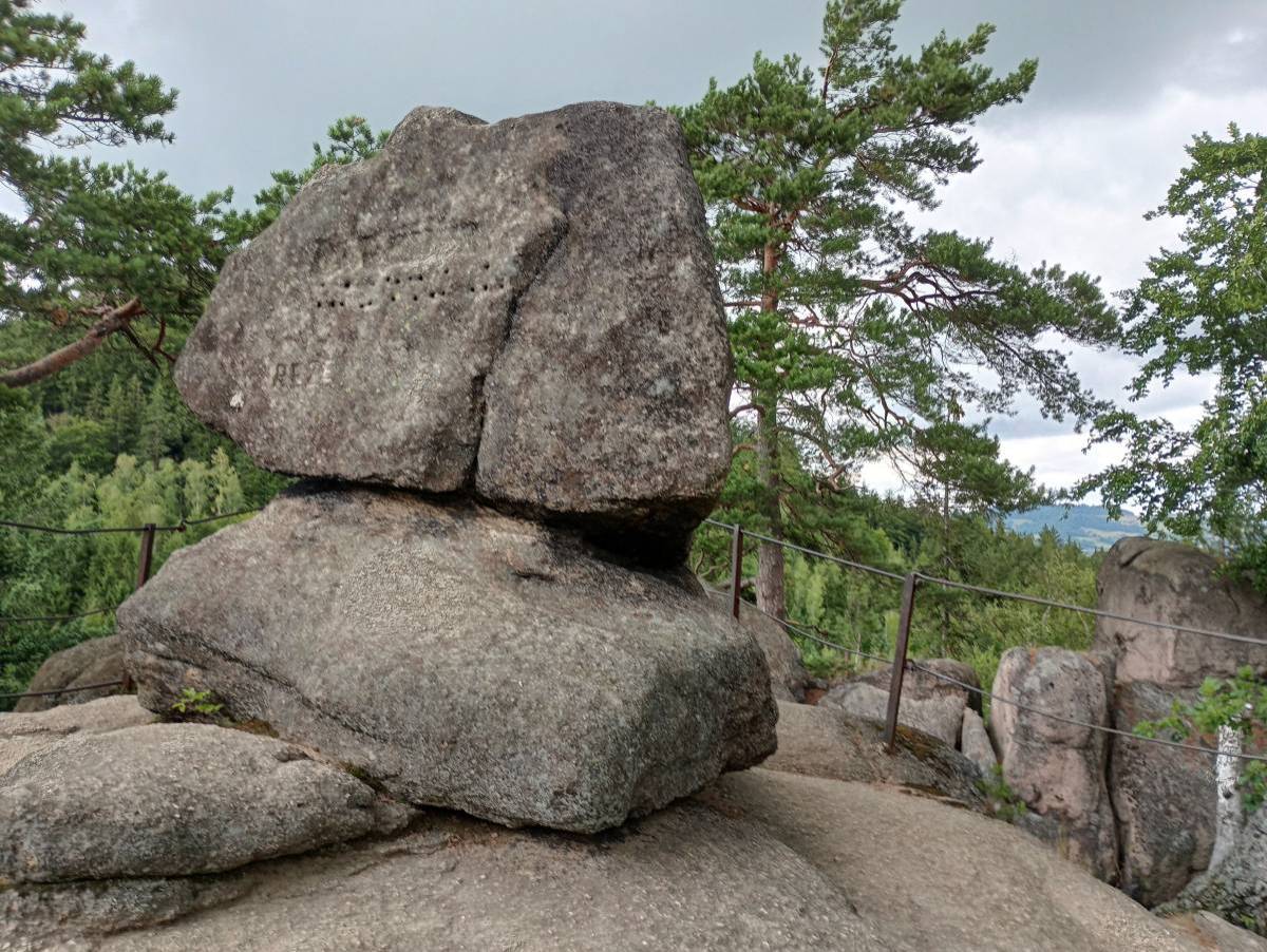 Krzyżna Góra i Sokolik w Górach Sokolich - mapa, czas wejścia i parking - husyckie skaly