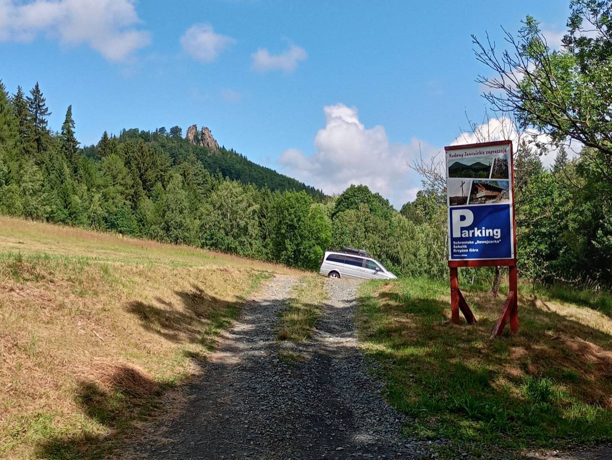Krzyżna Góra i Sokolik w Górach Sokolich - mapa, czas wejścia i parking - parking na przeleczy karpnickiej 16