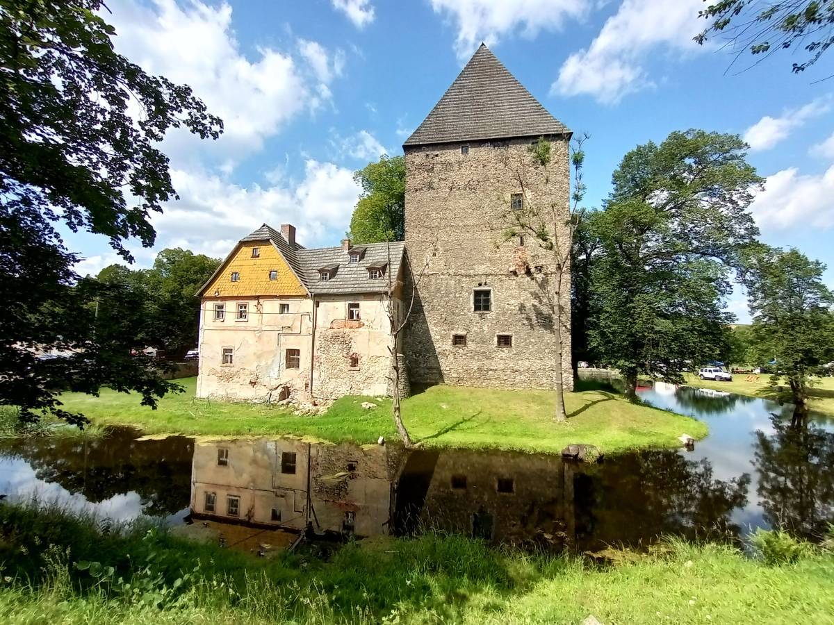 Nie tylko Chojnik. Odkryj mniej znane zamki okolic Jeleniej Góry - wieza ksiazeca w siedlecinie 1