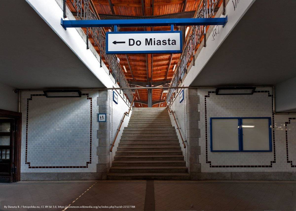 Brzeg: Co warto zwiedzić? Atrakcje, parkingi i restauracje - dworzec kolejowy w brzegu 8