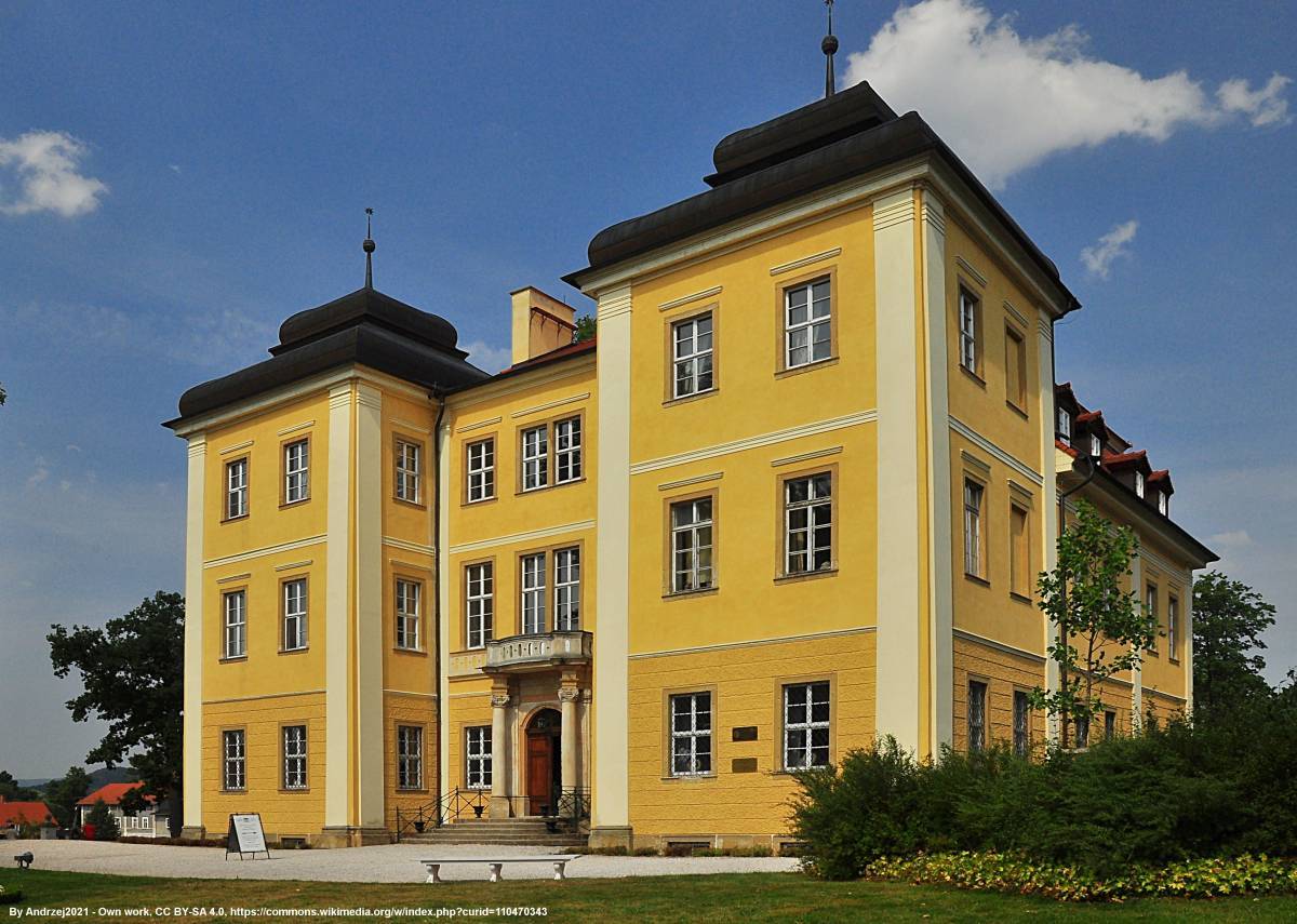 Co warto zobaczyć w Dolinie Pałaców i Ogrodów? Poznaj 10 najpiękniejszych rezydencji - palac w lomnicy 1