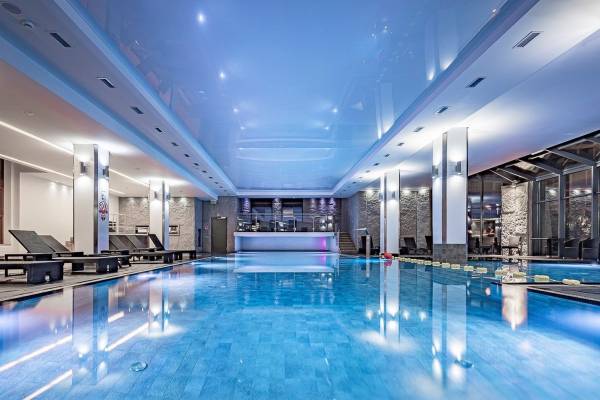 Szukasz relaksu na najwyższym poziomie? Postaw na hotel z basenem w górach - glowne 17286290534872 nosalowydwrwellnessbasen