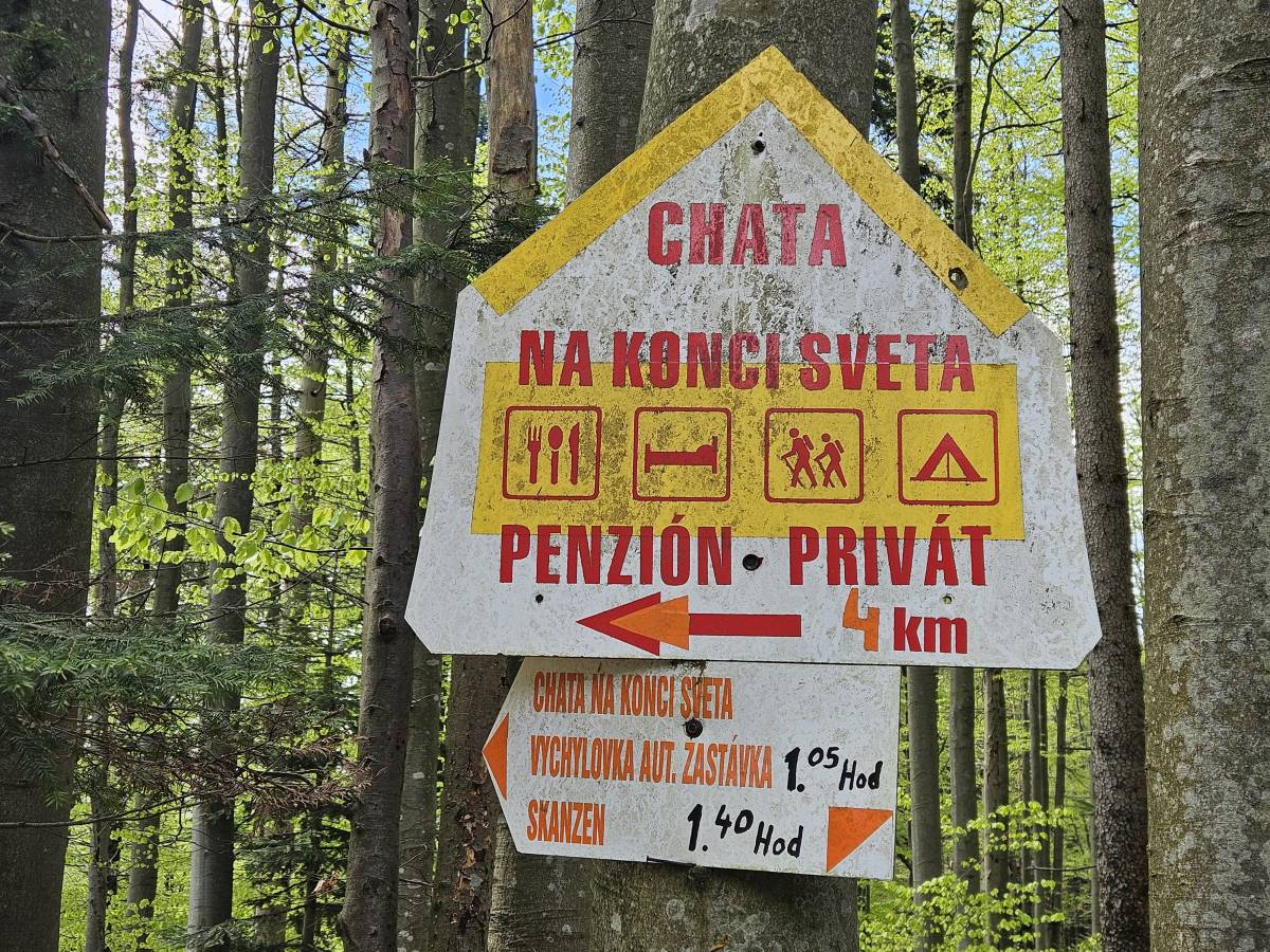 Czerwony szlak z Przełęczy Przegibek na Wielką Raczę: mapa, opis - drogowskazy na przeleczy bania