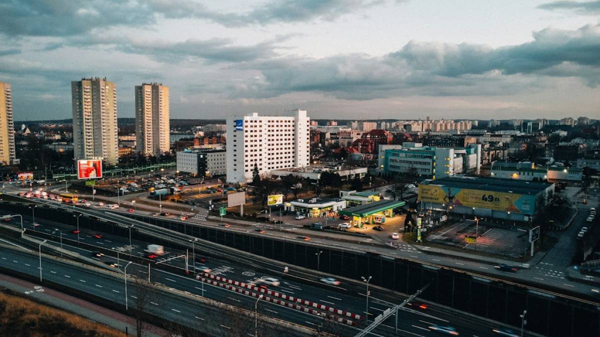Nocleg przy S1 w Sosnowcu. Jak zaplanować przystanek w podróży? - katowice srodmiescie z lotu ptaka