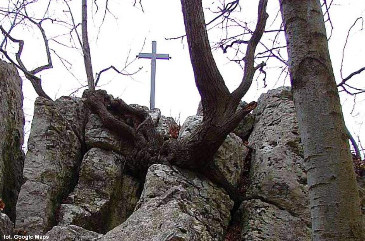 Skała z Krzyżem w Złotym Potoku - skala z krzyzem w zlotym potoku