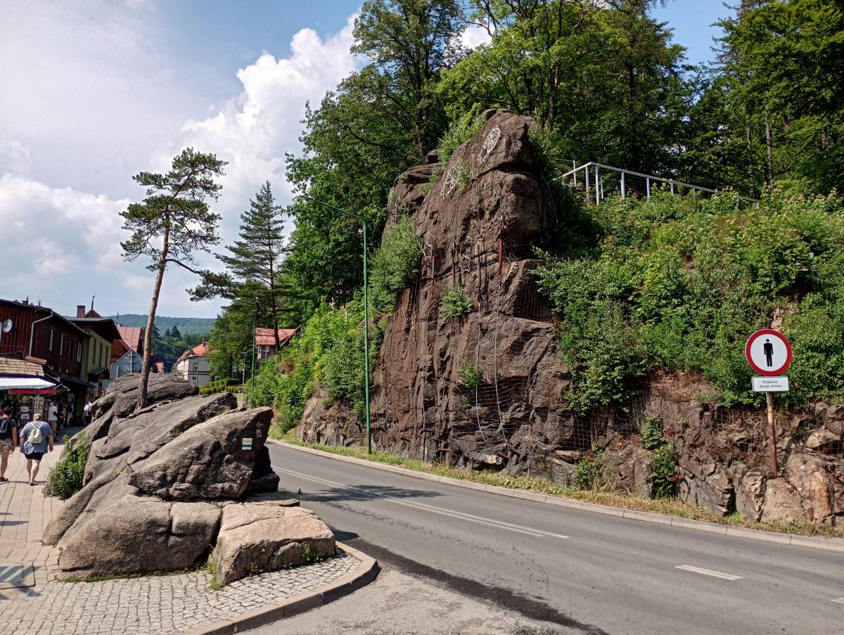 Skałka "Karczmarz" w Szklarskiej Porębie - skalka karczmarz w szklarskiej porebie 2