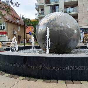Fontanna upamiętniająca 250-lecie praw miejskich Świnoujścia - fontanna upamietniajaca 250 lecie praw miejskich swinoujscia 5