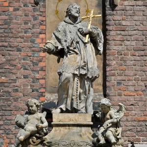 Figura św. Jana Nepomucena w Nysie - figura sw jana nepomucena w nysie 2