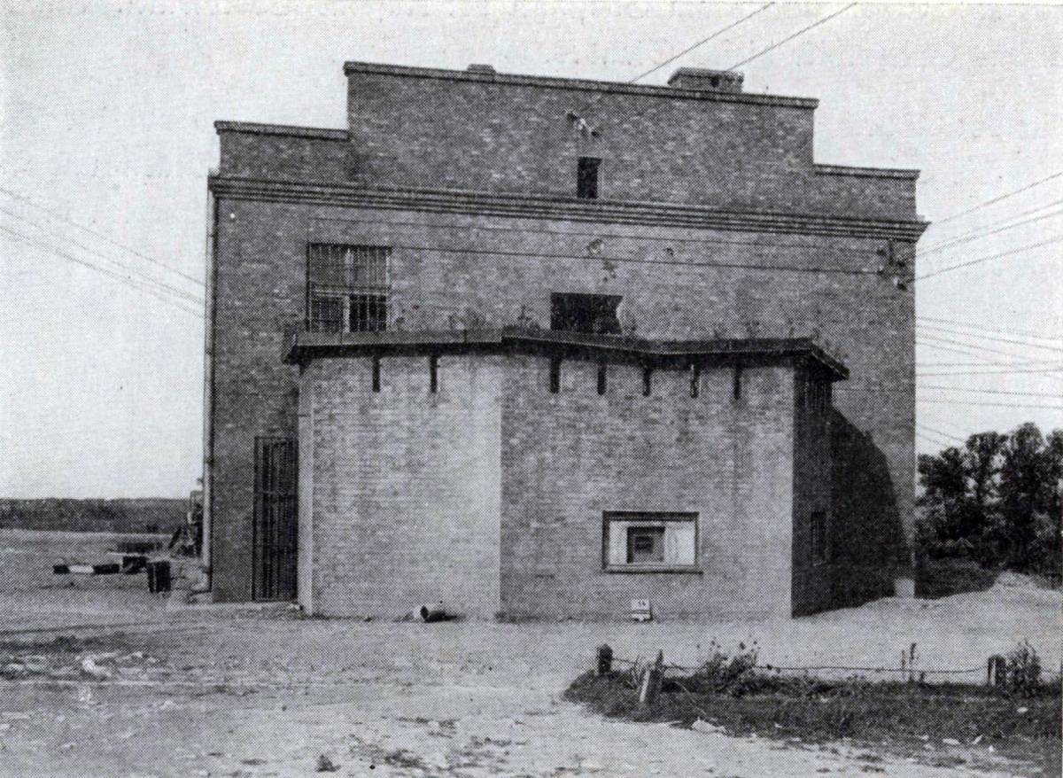 Zdjęcie archiwalne przedstawiające południowy schron bojowy. (źródło: Denkschrift über die polnische Landbefestigung, Berlin 1941,s. 99).