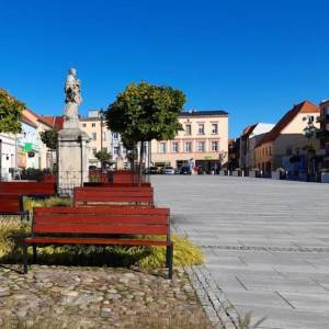 Figura św. Jana Nepomucena w Białej - figura sw jana nepomucena w bialej 1