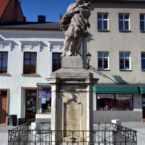 Figura św. Jana Nepomucena w Białej - figura sw jana nepomucena w bialej 4