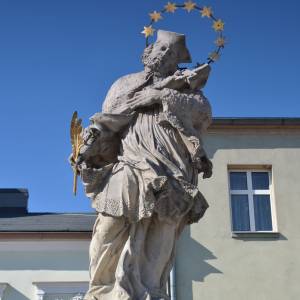 Figura św. Jana Nepomucena w Białej - figura sw jana nepomucena w bialej 5