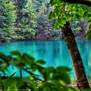 Kolorowe Jeziorka w Rudawach Janowickich - blekitny stawek w rudawach janowickich