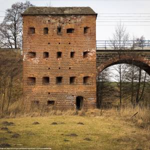 Wieże obronne mostu kolejowego w Tomarynach - bunkry w tomarynach