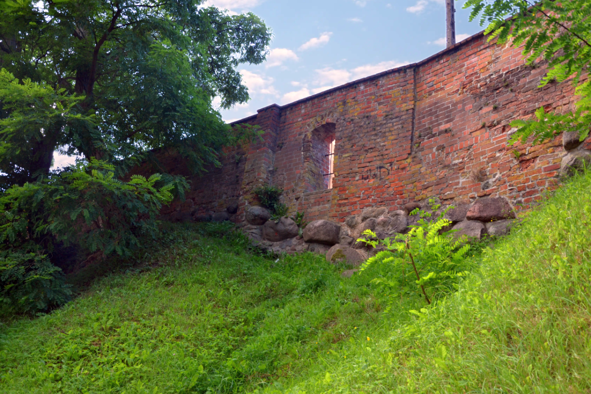 Mury obronne w Trzebiatowie - mury obronne w trzebiatowie