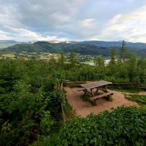 Góra Grodna (506 m n.p.m.) - lawa piknikowa na gorze grodna