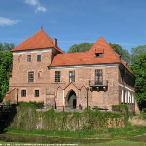 Zamek w Oporowie - oporow castle1