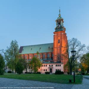Bazylika prymasowska Wniebowzięcia Najświętszej Maryi Panny w Gnieźnie - wzgorze lecha w gnieznie 9