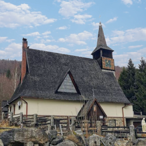 Kościół pw. Miłosierdzia Bożego w Jagniątkowie - kosciol pw milosierdzia bozego w jagniatkow 1