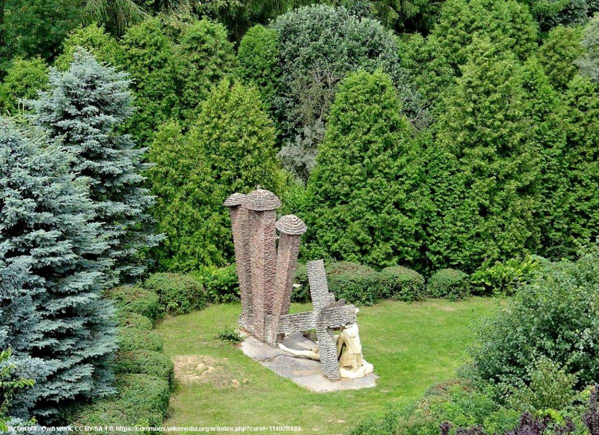 Sanktuarium Matki Bożej Bolesnej Królowej Polski w Kałkowie-Godowie ...