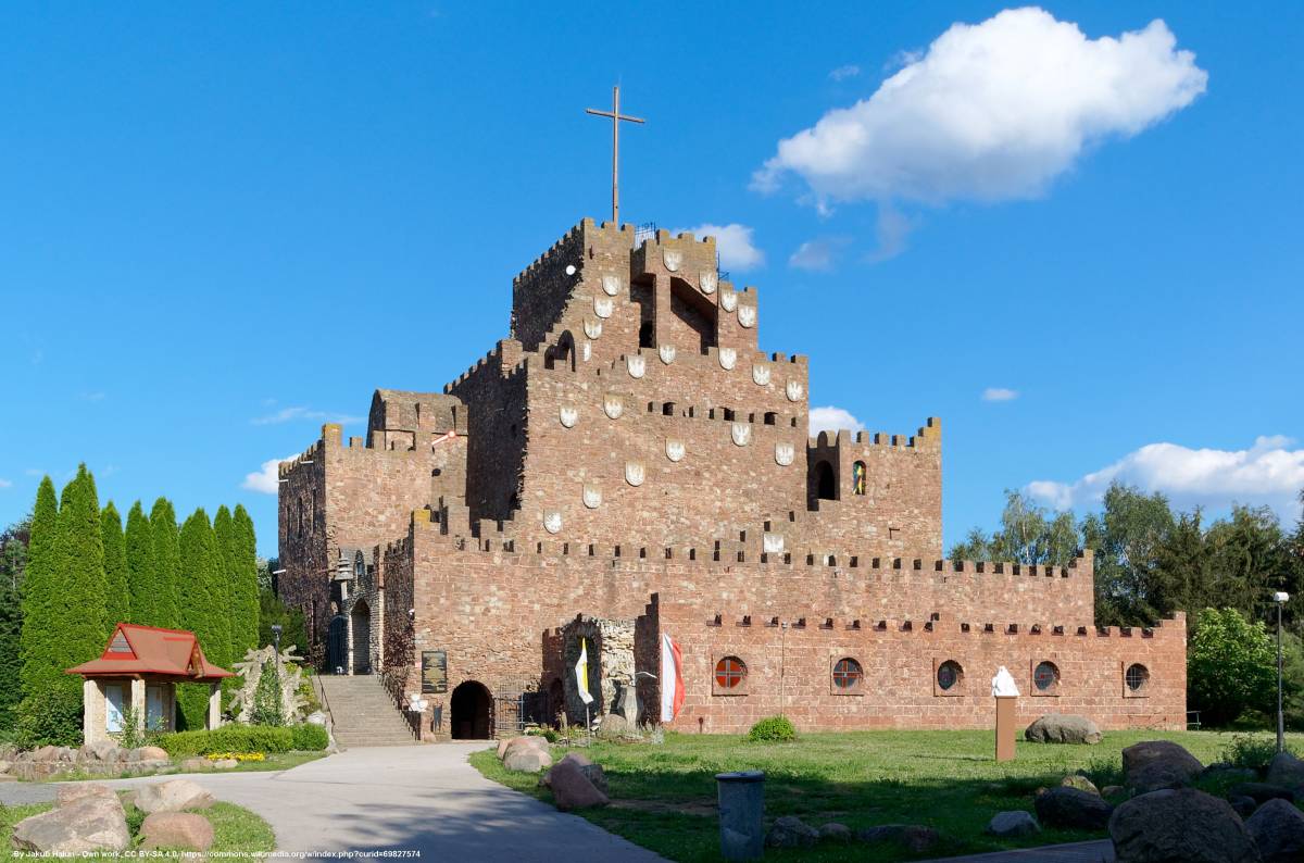 Sanktuarium Matki Bożej Bolesnej Królowej Polski w Kałkowie-Godowie ...