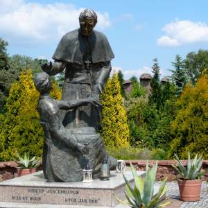 Sanktuarium Matki Bożej Bolesnej Królowej Polski w Kałkowie-Godowie - kalkow godow panoramio 8