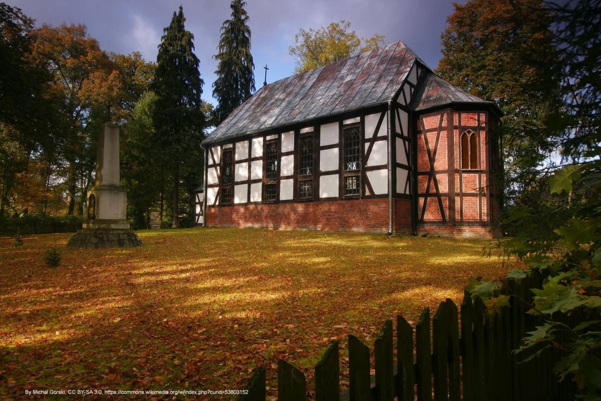 Kościół pw. św Michała w Mosinie - stary kosciol w mosinie panoramio