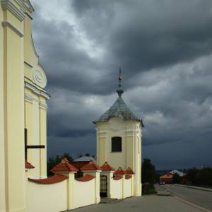 Kościół pw. św. Trójcy w Babicach - babice kostel okoli