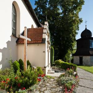 Kościół pw. św. Idziego w Giebułtowie - otoczenie kosciola p w sw idziego