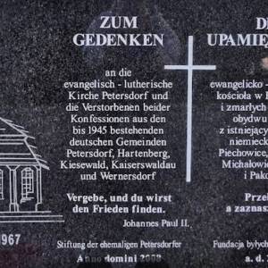 Tablica upamiętniająca dawny kościół ewangelicki w Piechowicach - tablica upamietniajaca dawny kosciol ewangelicki w piechowicach