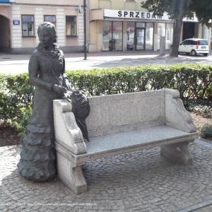 Ławeczka Marii Konopnickiej w Suwałkach - maria konopnicka monument in suwalki 02