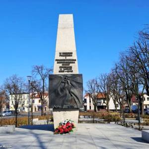 Pomnik ku czci ofiar II wojny światowej w Opatówku - pomnik ku czci ofiar ii wojny swiatowej w opatowku wr 5