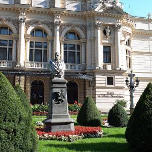 Pomnik Aleksandra Fredry w Krakowie - teatr im juliusza slowackiego w krakowie